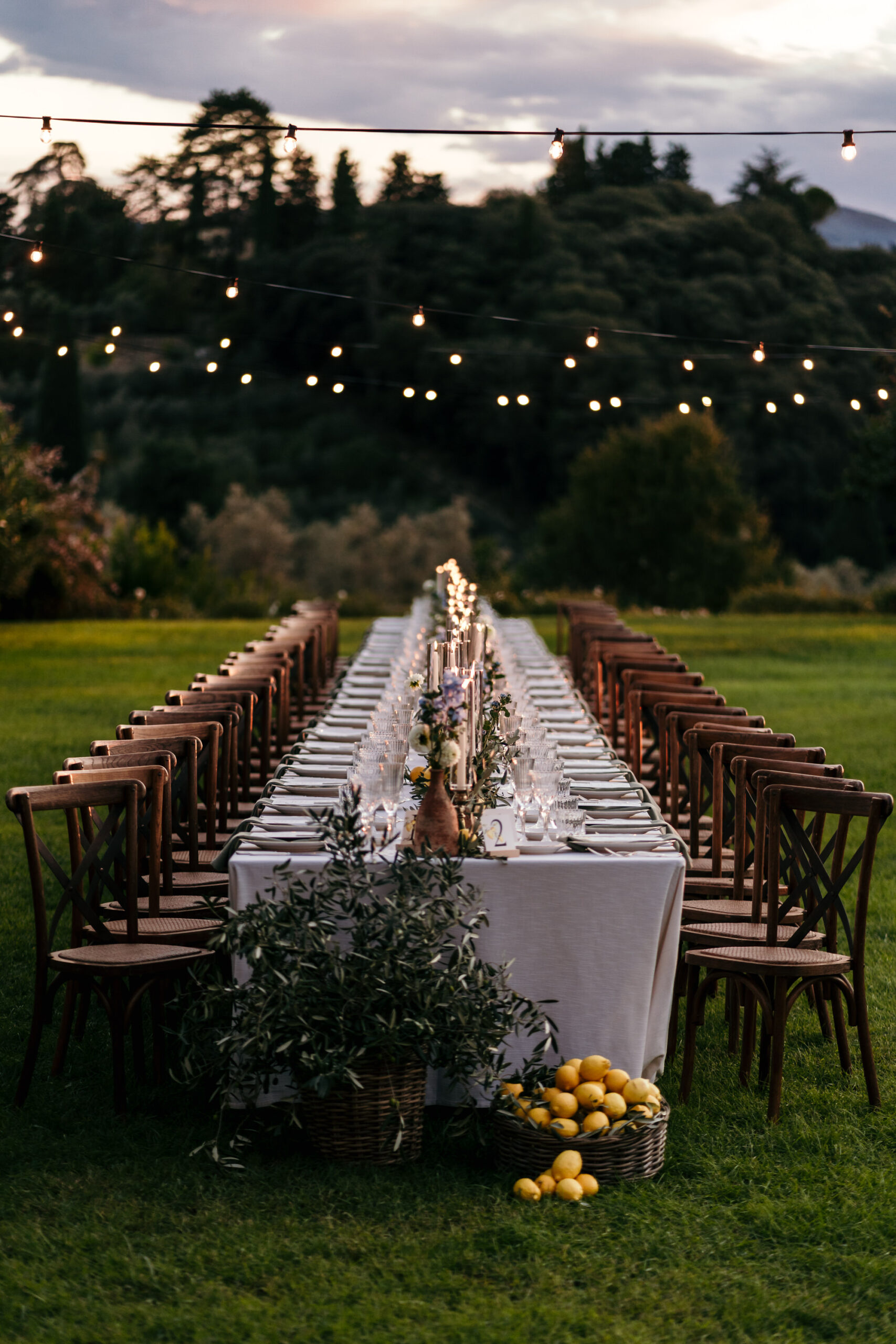 08-Mary-Tricarico-Outdoor-Wedding-Dinner-Vibe-Sunset-by-Francesco-Galdieri