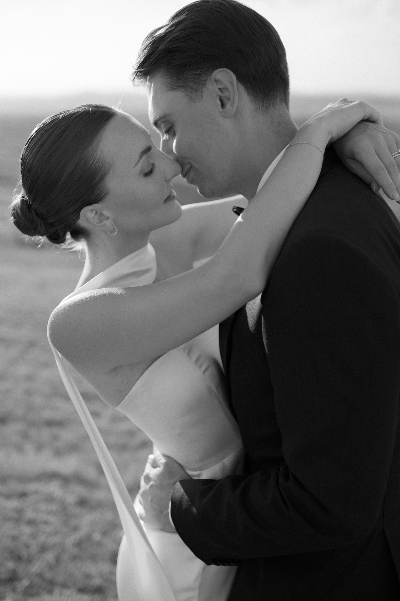 Federico Pannacci, Italian wedding photographer black and white couple portrait at golden hour
