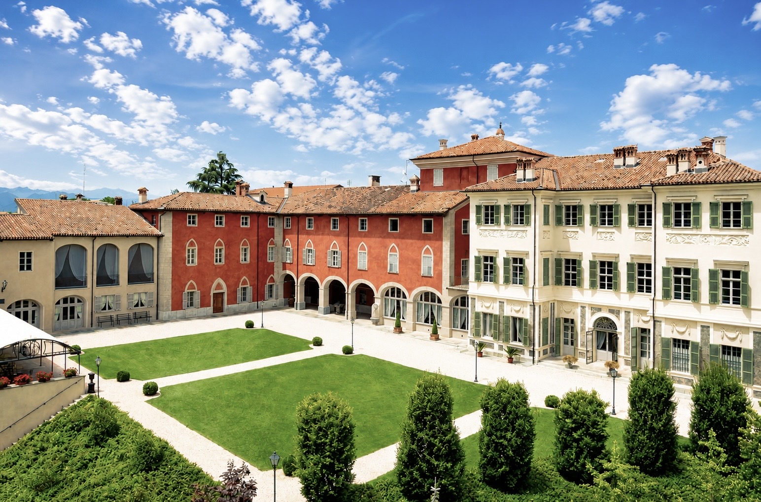 Castello_di_morozzo_piedmont_wedding_venue_6a2538cce163ae8fcfe1c7b8_E1D97338-3C2C-4CAC-BA95-B400E80E3DEC