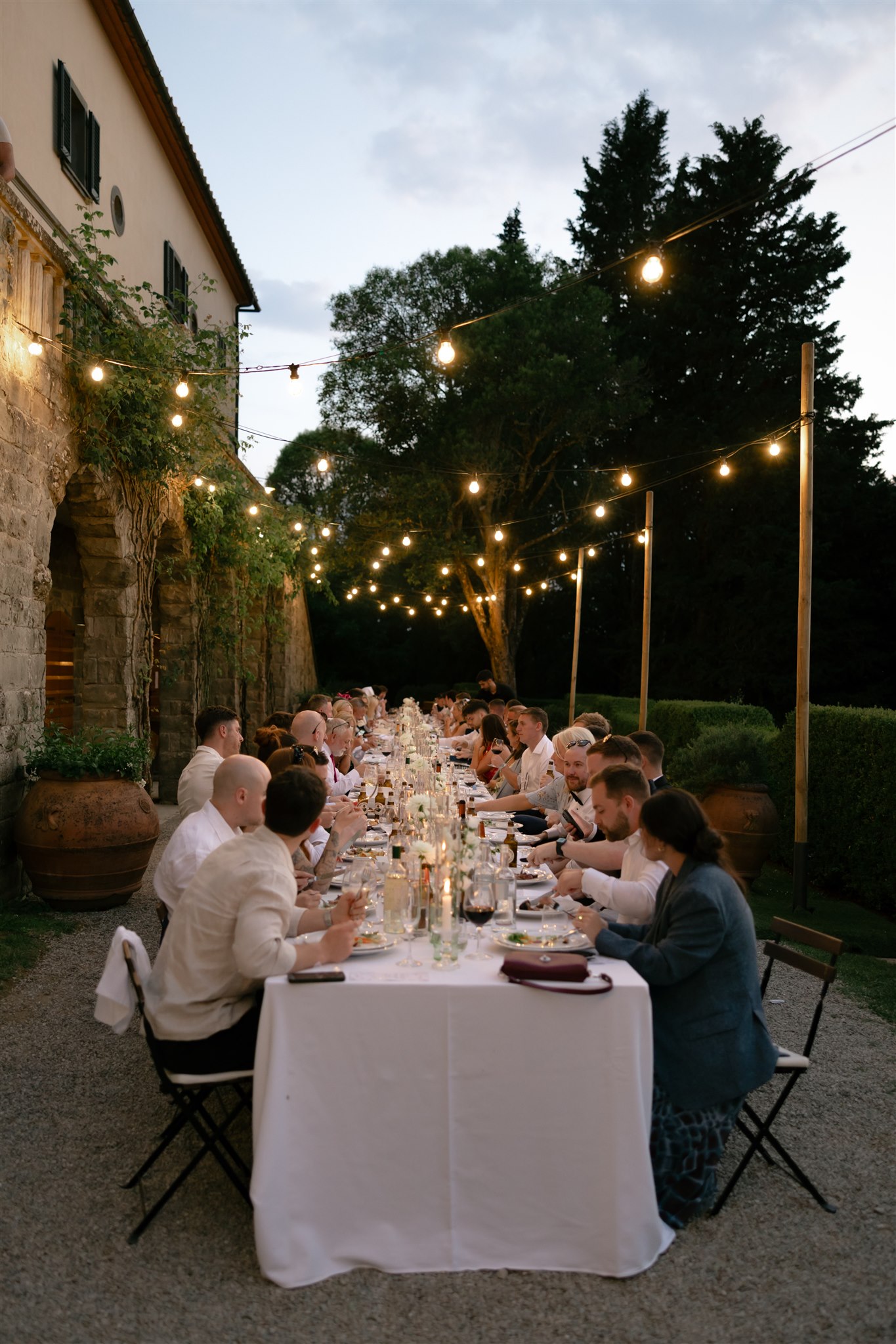 Ilenia Giuliani, Tuscany wedding planner wedding dinner outside of a Tuscan villa