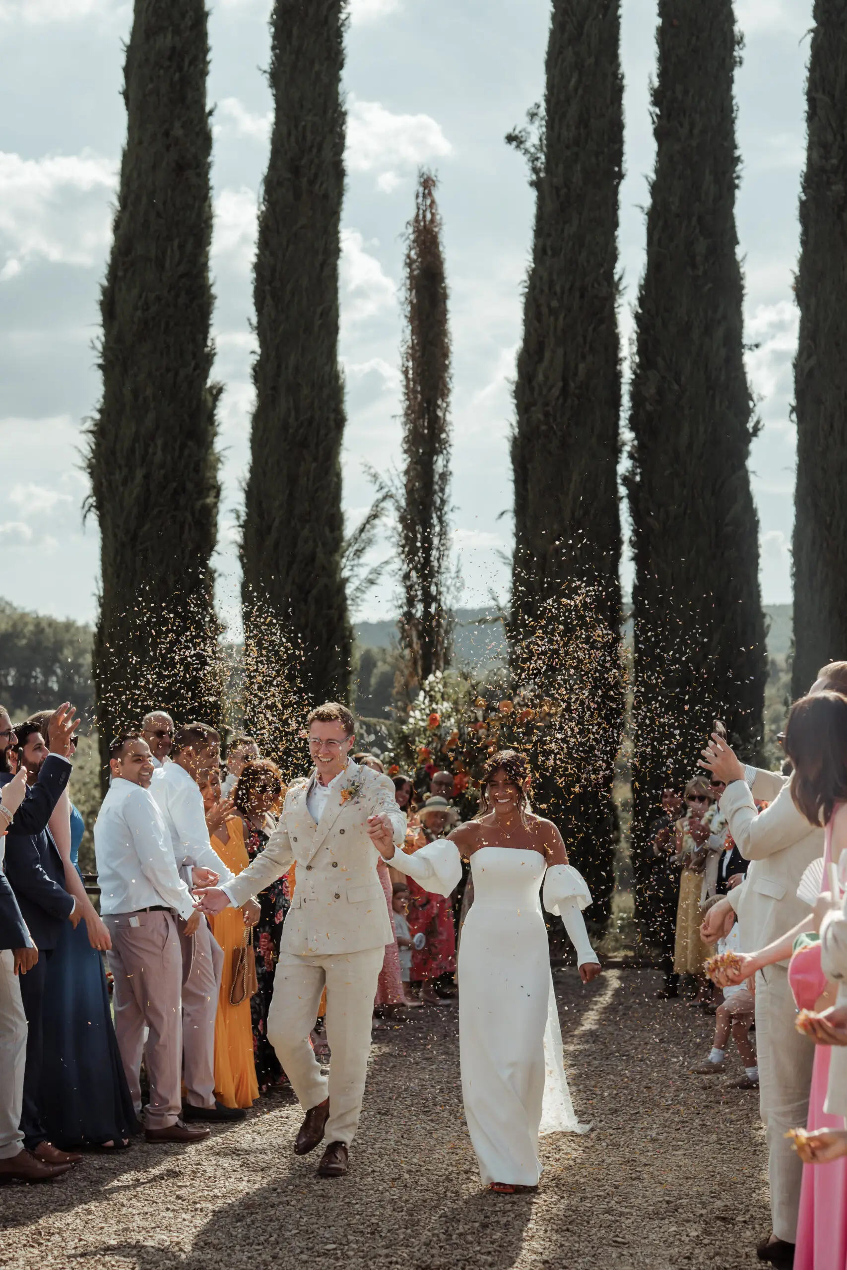 Imogen Eve, Italian wedding photographer couple at outdoor ceremony at Villa La Selva Tuscany