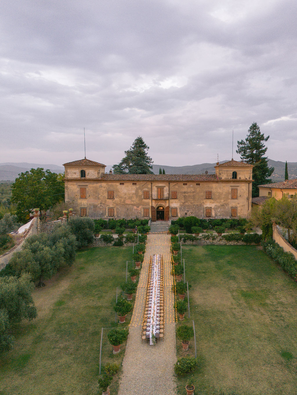 Wed in Florence, Italian wedding planner outdoor wedding dinner in the italian garden