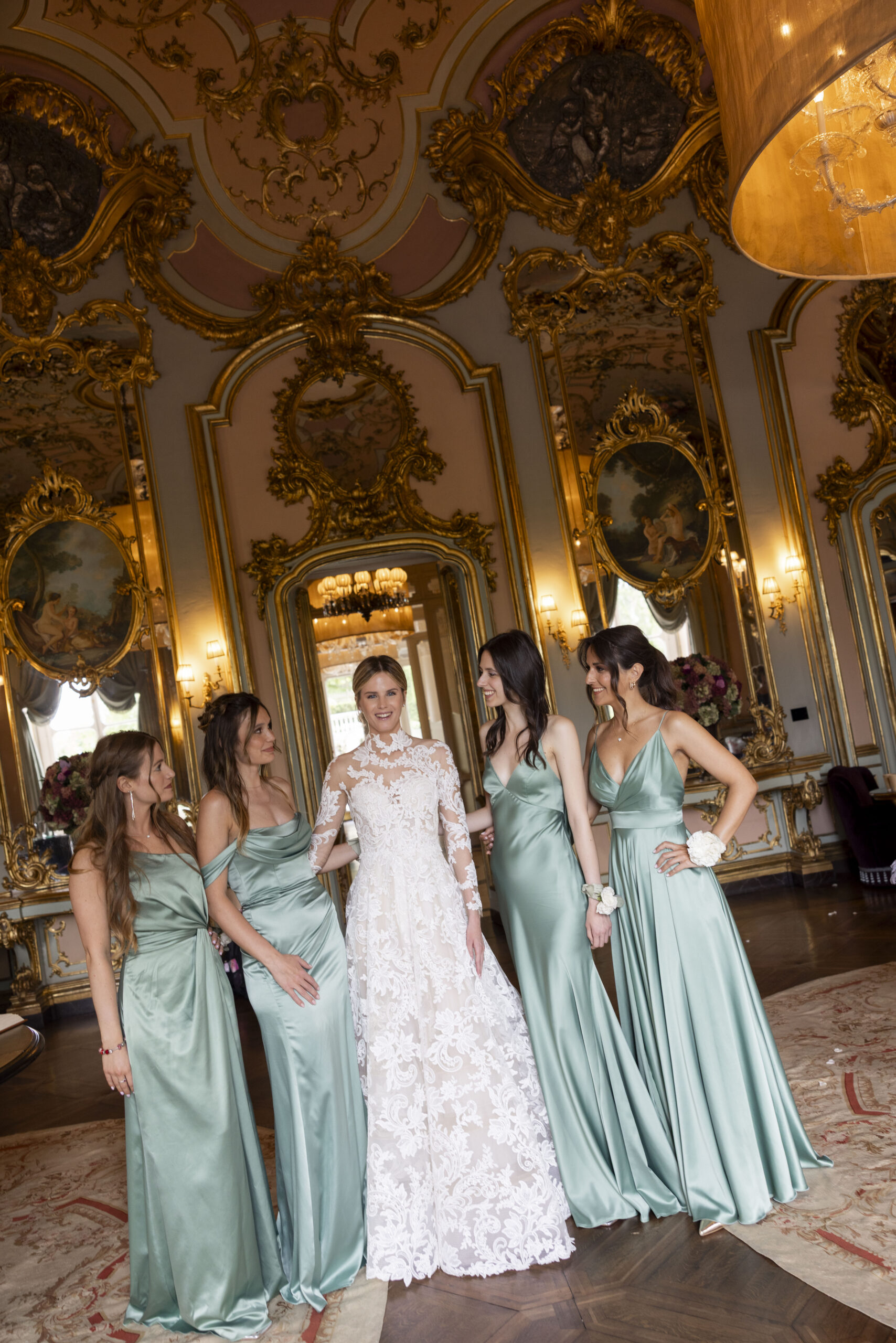 Wedding Movie Team, Italy videographers bride and bridesmaid in mint green