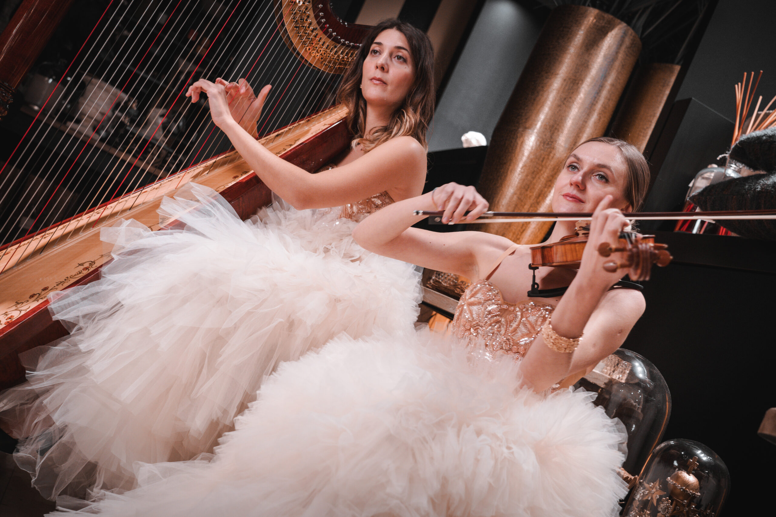 Etherea Duo is Ambra and Anastasia, a harp and violin pairing based in northern Italy and playing across Lake Como, Lake Garda and beyond.    The combination is defined by the harp’s delicacy and light against the warm, expressive voice of the violin, which together produce something elegant without ever being intrusive. Their repertoire runs from classical refinement to international pop and more unusual choices, and they do something genuinely inventive too, improvising live harp and violin over modern rhythmic backing tracks, which works well over an aperitivo or a dinner that wants some movement.