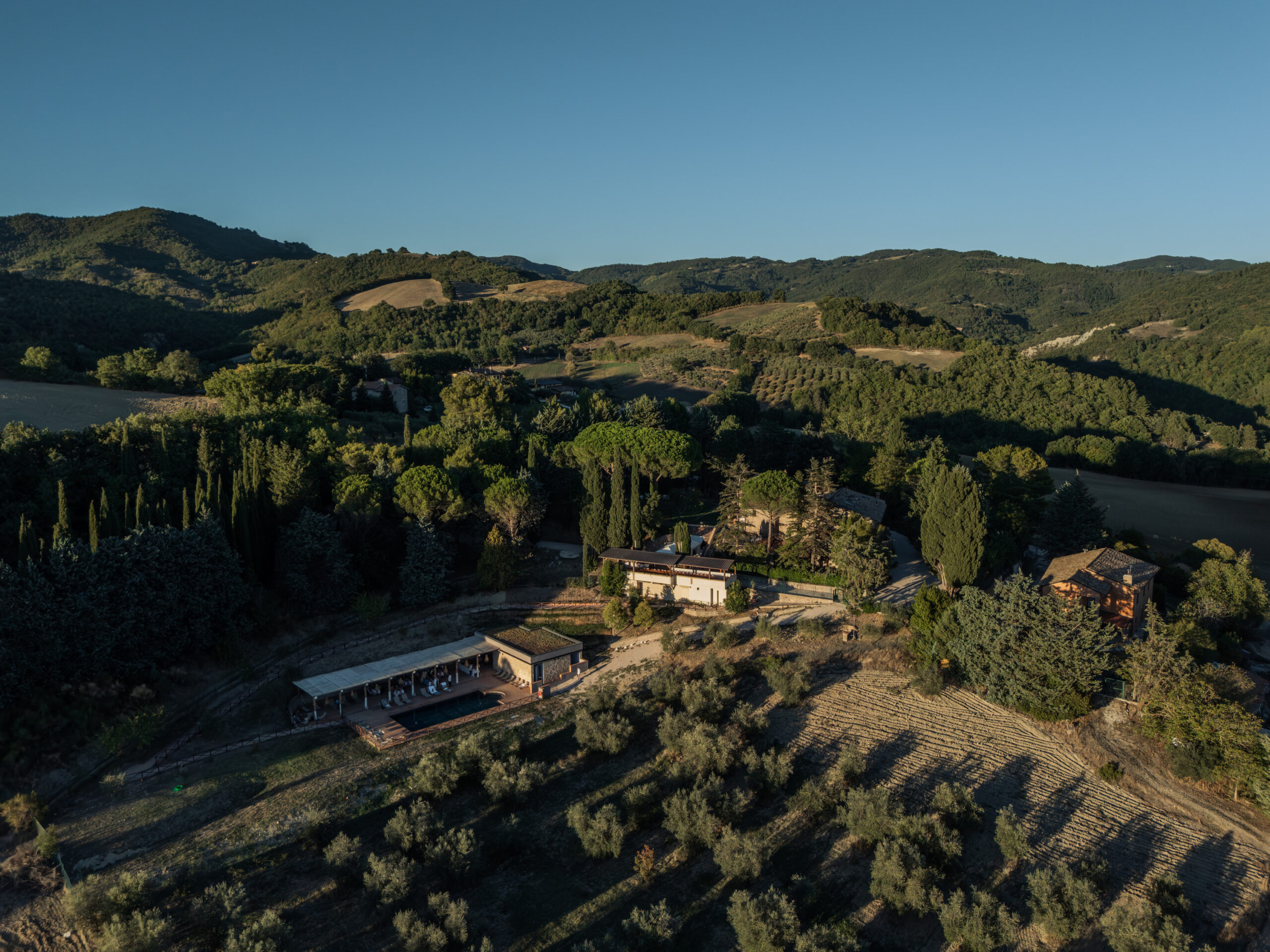 villamena_umbria_wedding_venue_6accd9a8103c0db6d45b9a2d_Villamena_Aerial_CamilloCarobi
